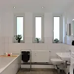Appartement Modern Und Ruhig, Mit Garage & Ps4, Nahe Messe, Rue Und Uniklinik, Voll Ausgestattete Kueche, Bad Mit Dusche Und Badewanne Essen